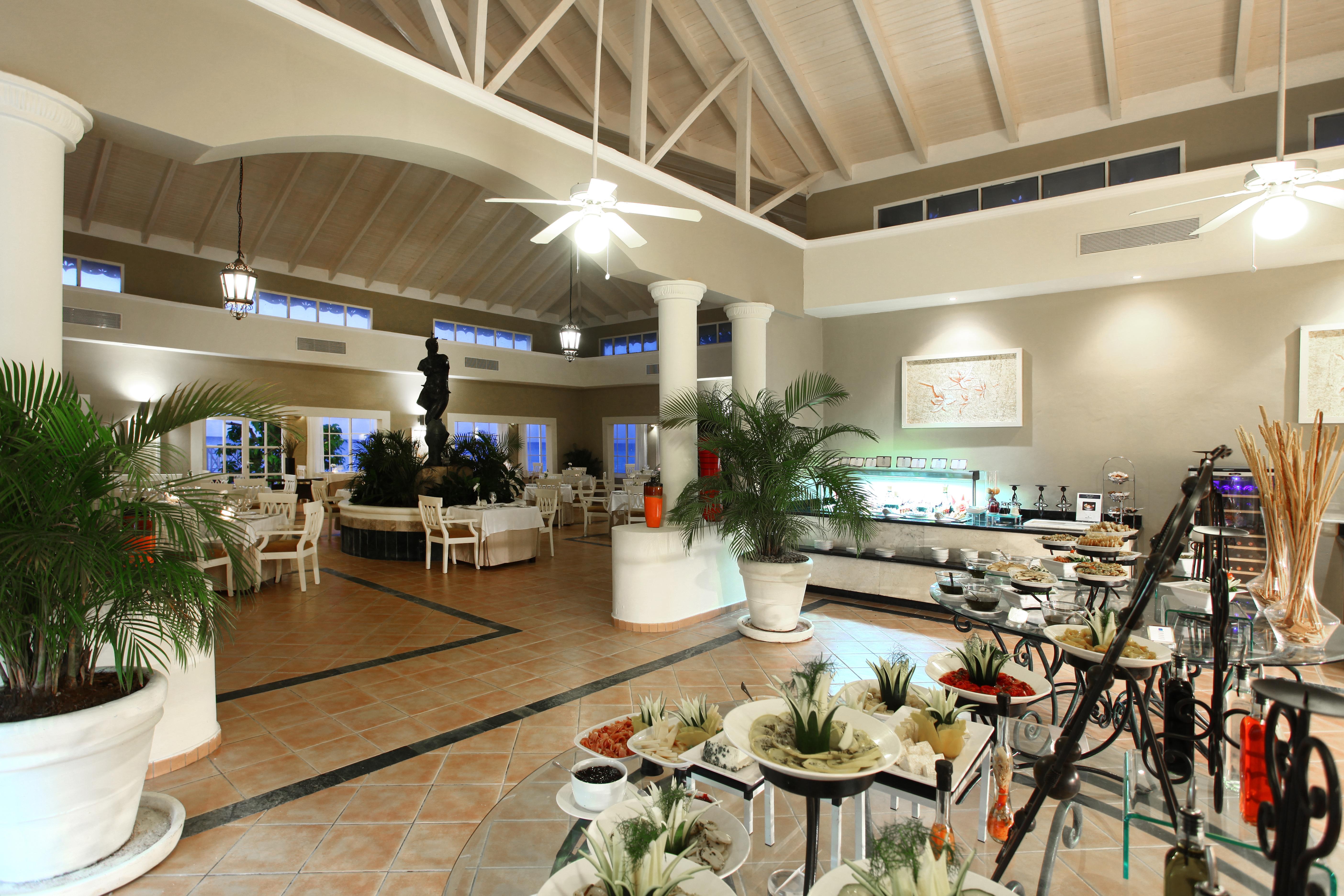 バイア プリンシペ グランド ジャマイカ オール インクルーシブ ランアウェイ・ベイ エクステリア 写真 The interior of the hotel