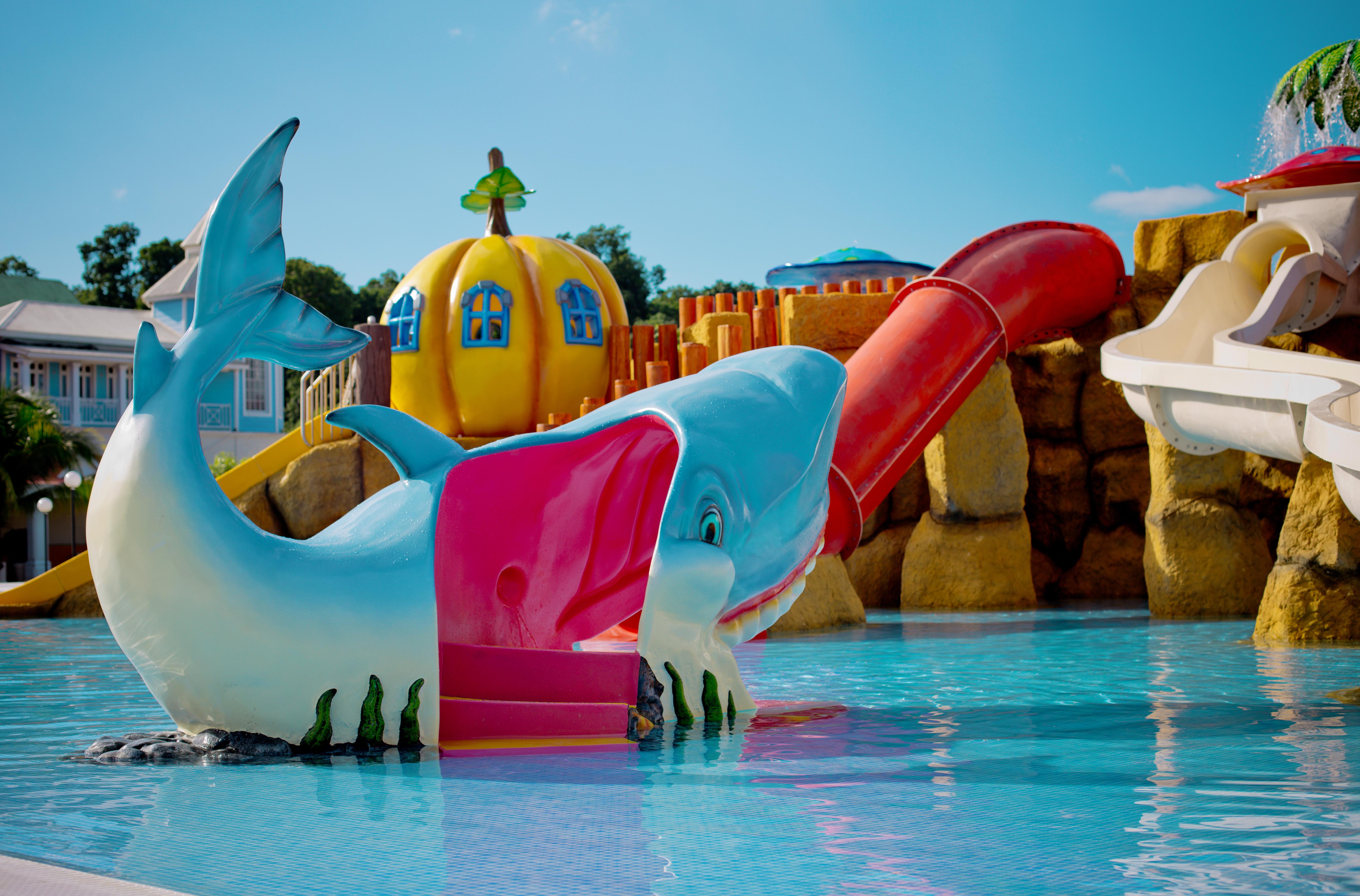 バイア プリンシペ グランド ジャマイカ オール インクルーシブ ランアウェイ・ベイ エクステリア 写真 The water park at Bluestone