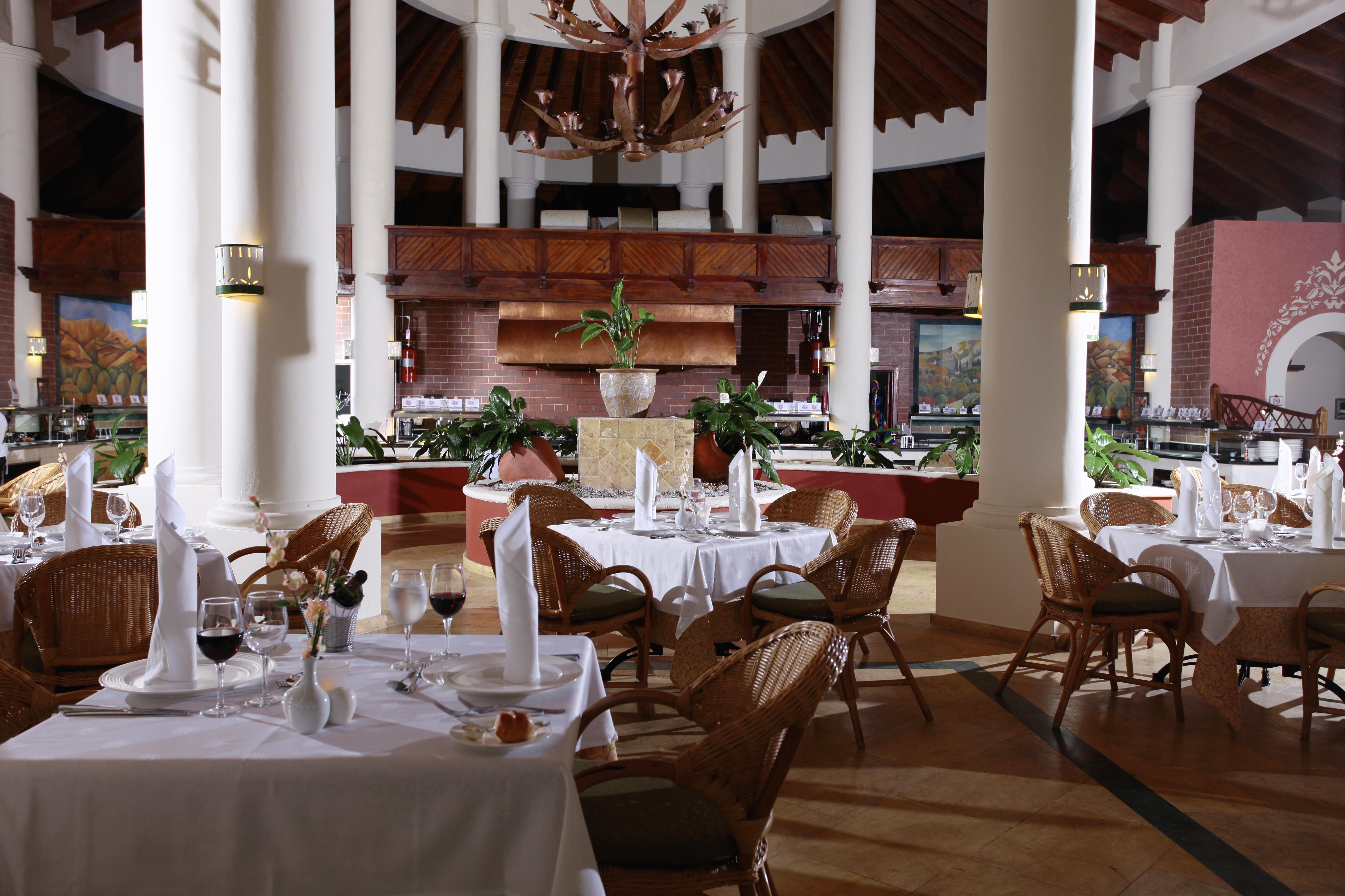 バイア プリンシペ グランド ジャマイカ オール インクルーシブ ランアウェイ・ベイ エクステリア 写真 The restaurant at the hotel