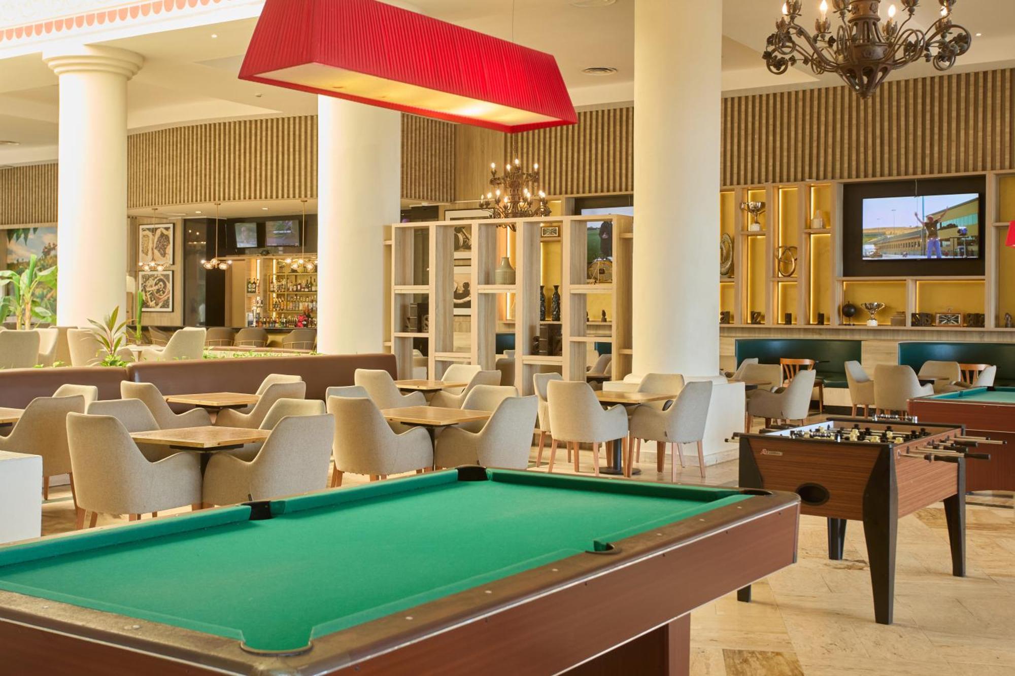 バイア プリンシペ グランド ジャマイカ オール インクルーシブ ランアウェイ・ベイ エクステリア 写真 The Sports Bar