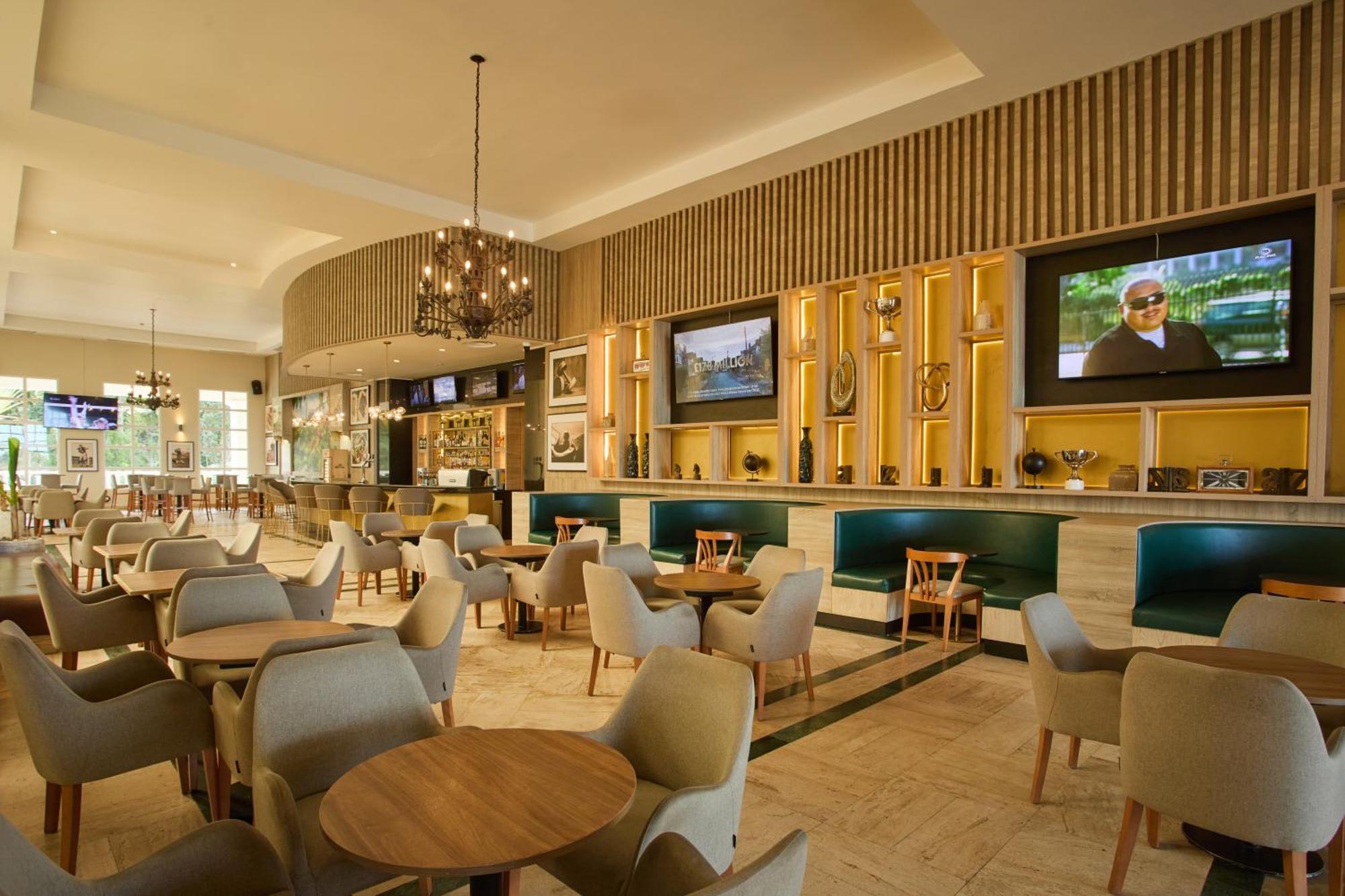 バイア プリンシペ グランド ジャマイカ オール インクルーシブ ランアウェイ・ベイ エクステリア 写真 The lounge at the airport
