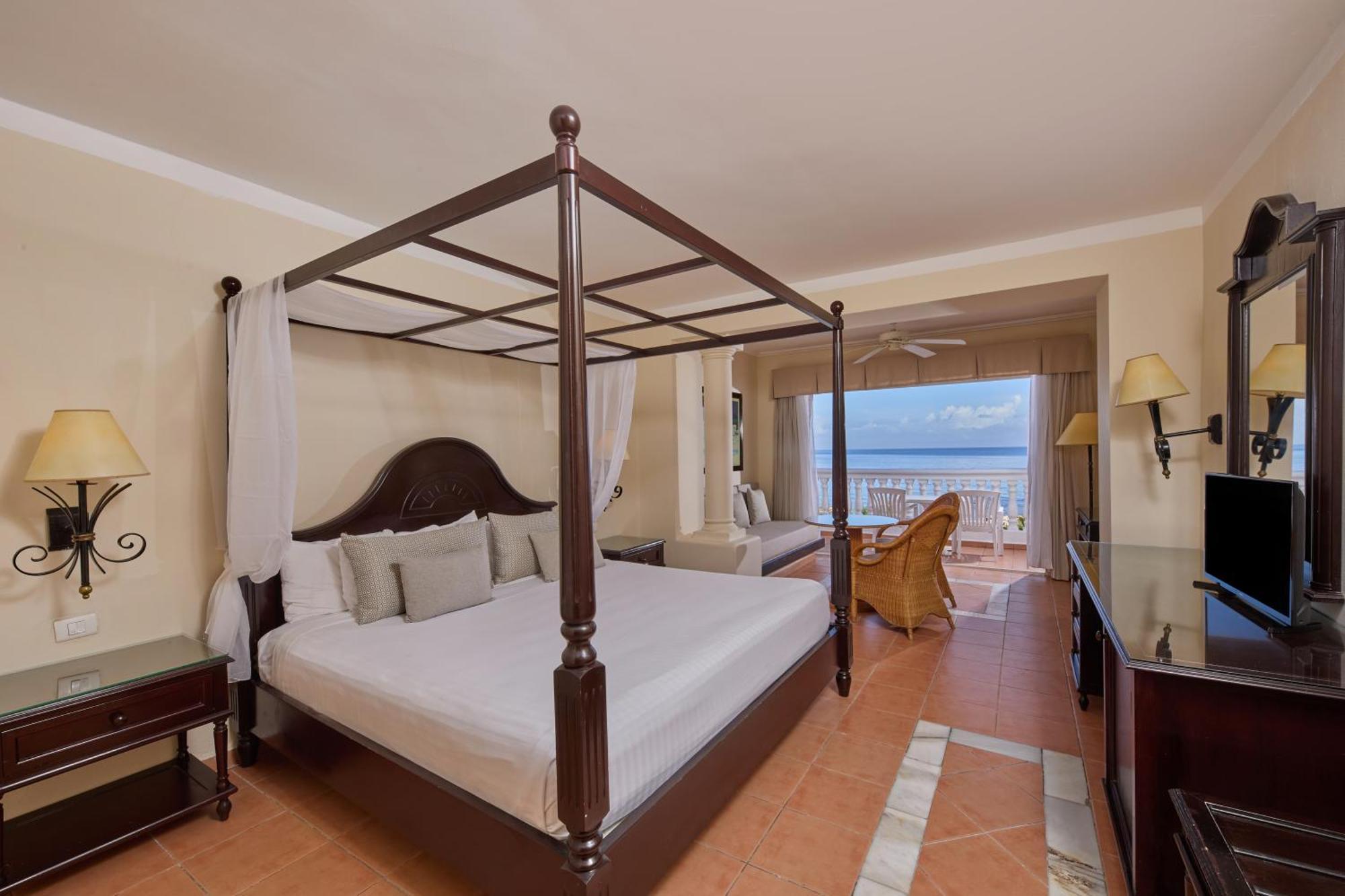 バイア プリンシペ グランド ジャマイカ オール インクルーシブ ランアウェイ・ベイ エクステリア 写真 A room at the Iberostar Grand Hotel Bávaro