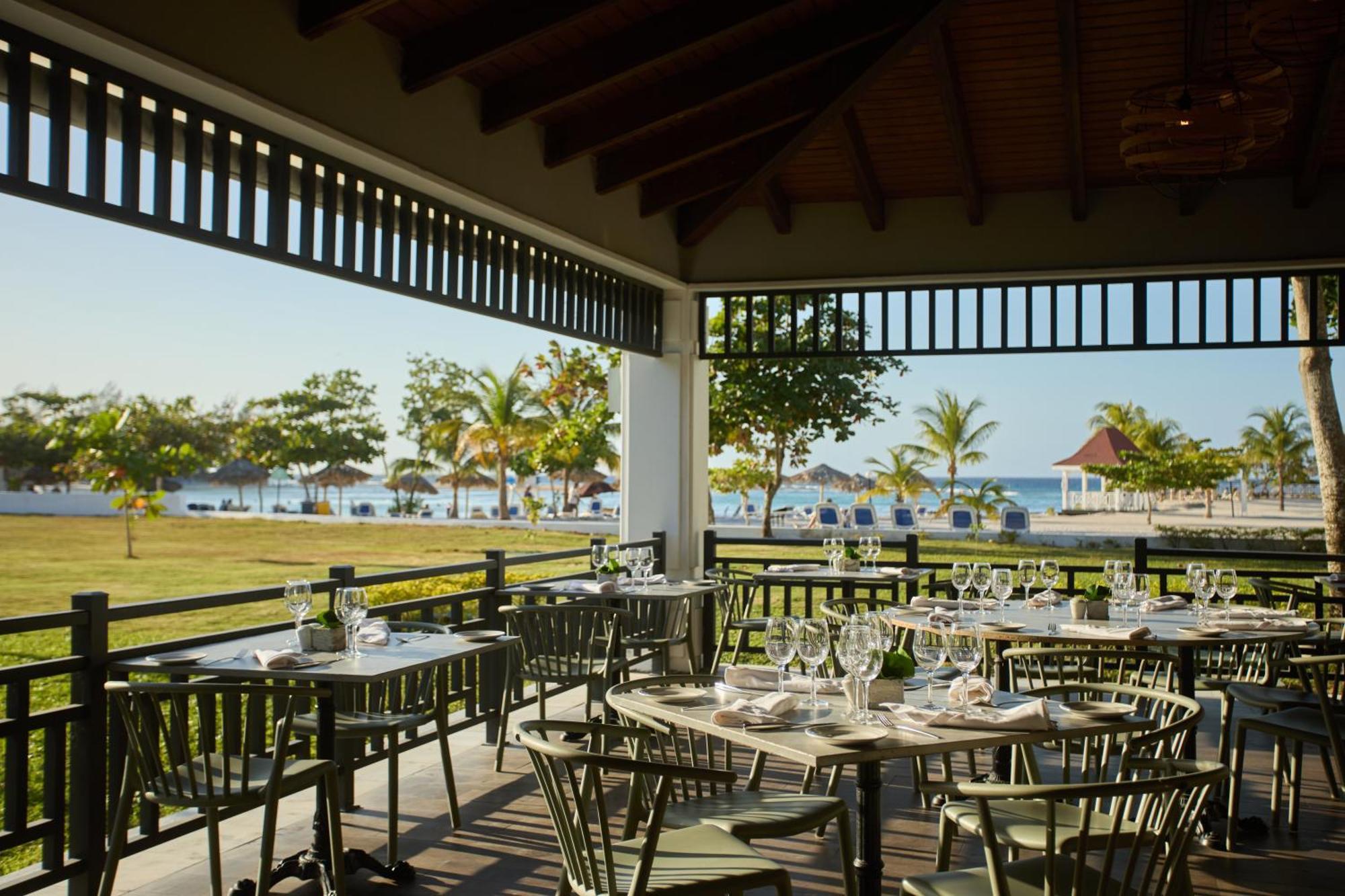 バイア プリンシペ グランド ジャマイカ オール インクルーシブ ランアウェイ・ベイ エクステリア 写真 The Beach Club at Sandals South Coast