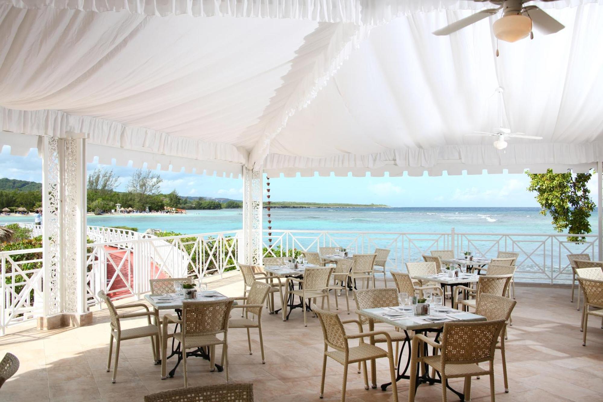 バイア プリンシペ グランド ジャマイカ オール インクルーシブ ランアウェイ・ベイ エクステリア 写真 The Deck at The Reef